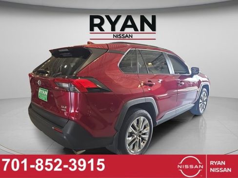 Used 2021 Toyota RAV4 XLE Premium AWD/4WD image 17