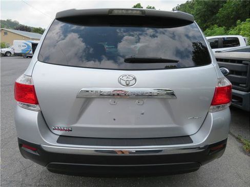 Used 2011 Toyota Highlander 4WD w/ Cold Weather Pkg image 17