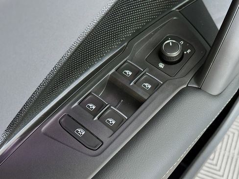New 2026 Volkswagen Tiguan SE AWD/4WD image 17