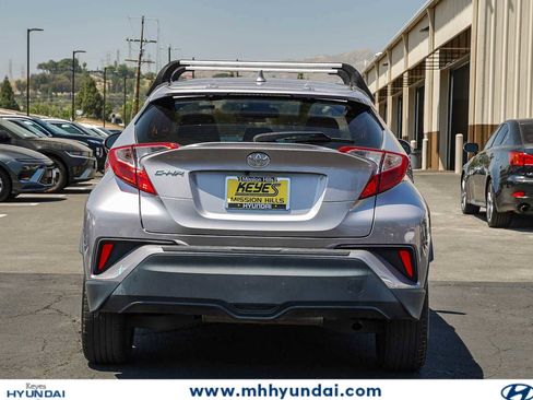 Used 2019 Toyota C-HR XLE FWD image 5