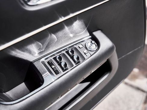 Used 2018 Rolls-Royce Dawn RWD image 29