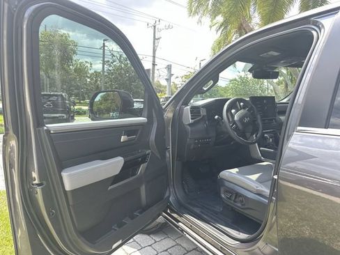 Used 2025 Toyota Tundra Limited AWD/4WD image 22