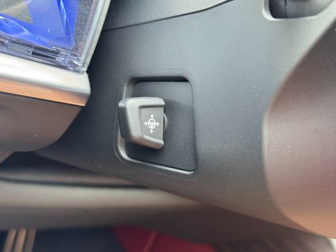 Used 2023 BMW 740i w/ Parking Assistance Package RWD image 21