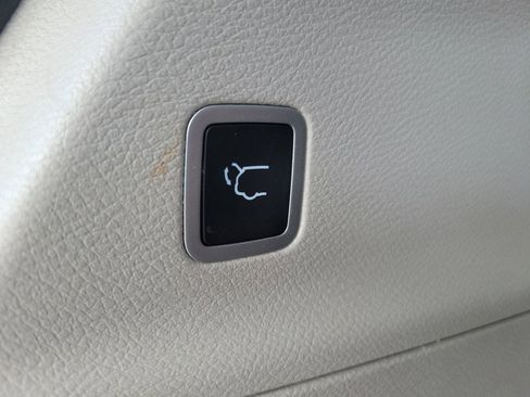 Used 2023 Chrysler Pacifica Touring-L FWD image 12