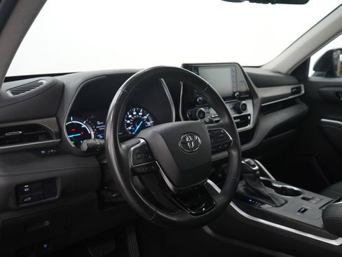 Used 2020 Toyota Highlander XLE AWD/4WD image 26