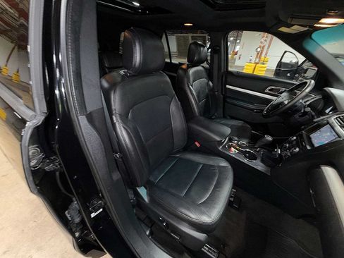 Used 2016 Ford Explorer XLT w/ Equipment Group 202A AWD/4WD image 16