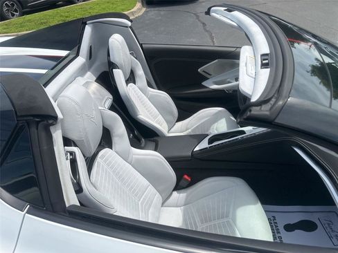 Used 2024 Chevrolet Corvette Stingray Premium Conv w/ Z51 Performance Package RWD image 32