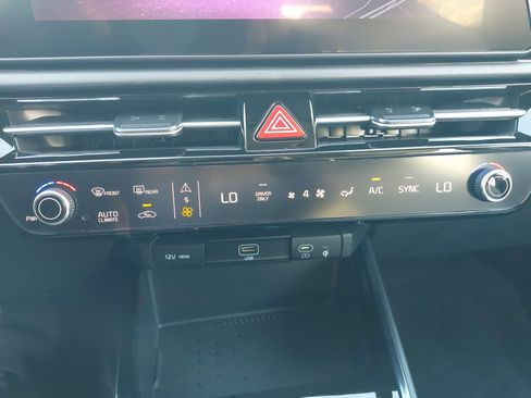 New 2026 Kia Niro EX image 21