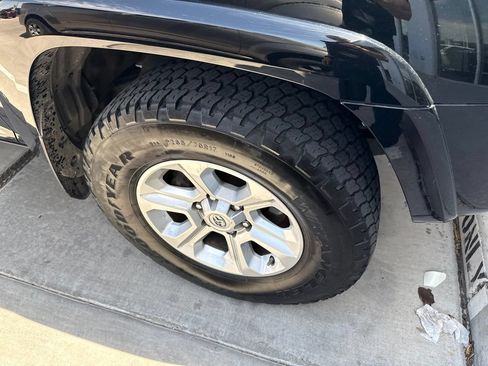 Used 2019 Toyota 4Runner SR5 AWD/4WD image 9