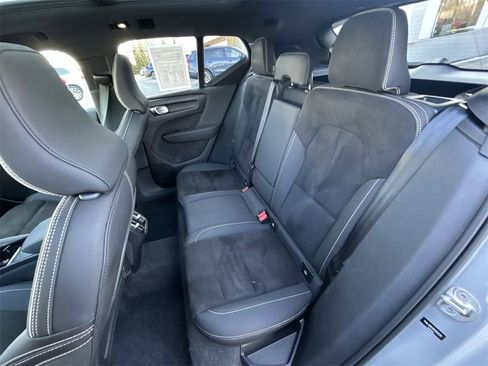 Certified 2024 Volvo XC40 B5 Plus image 23