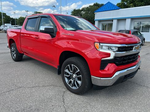 Used 2023 Chevrolet Silverado 1500 LT AWD/4WD image 2