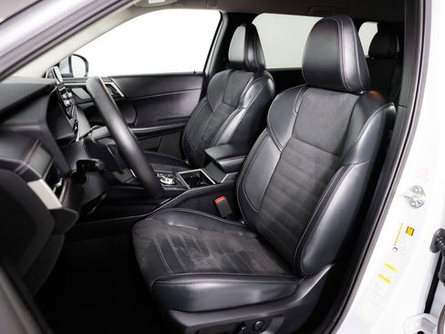 Used 2024 Mitsubishi Outlander SE image 22