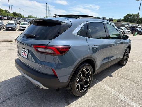 Used 2026 Ford Escape Platinum w/ Premium Technology Package AWD/4WD image 7