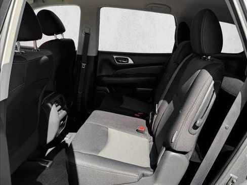 Used 2019 Nissan Pathfinder SV AWD/4WD image 18