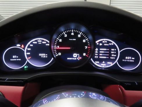 Used 2023 Porsche Cayenne Platinum Edition image 23