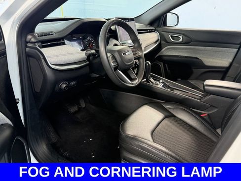 Used 2024 Jeep Compass Latitude AWD/4WD image 7
