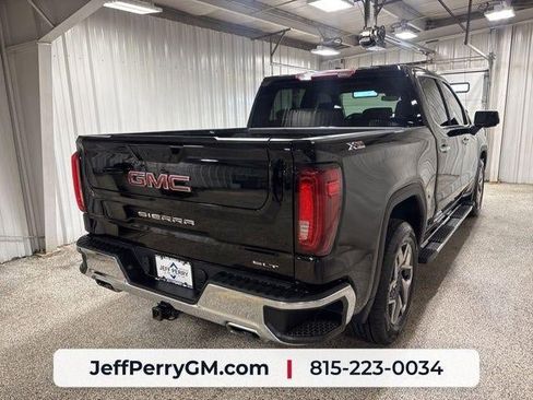 Used 2022 GMC Sierra 1500 SLT AWD/4WD image 3