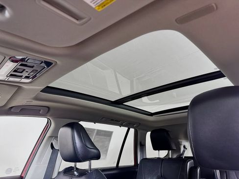 Used 2024 Toyota Grand Highlander AWD image 21