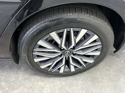 Used 2024 Nissan Altima 2.5 SV FWD image 9