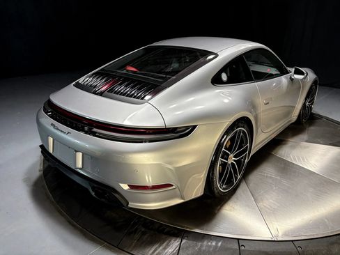 Used 2025 Porsche 911 Carrera T RWD image 5