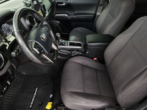 Used 2016 Toyota Tacoma SR image 14