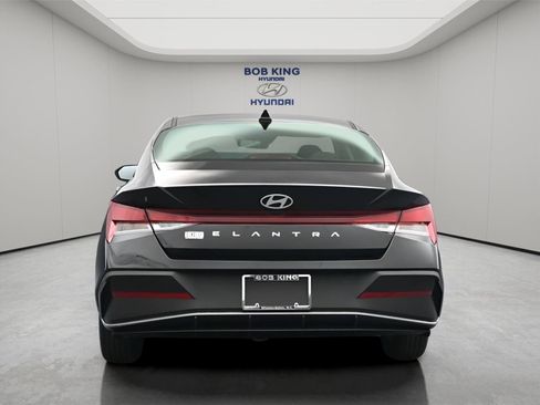New 2026 Hyundai Elantra SE FWD image 22