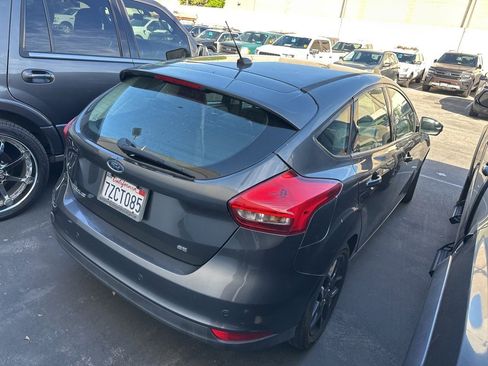 Used 2016 Ford Focus SE w/ Equipment Group 201A image 3