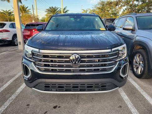 Certified 2024 Volkswagen Atlas SE image 3