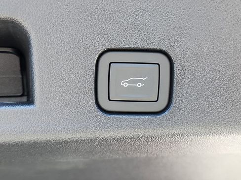 New 2026 Chevrolet Traverse High Country FWD image 11