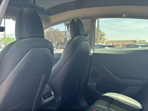Used 2022 Tesla Model Y Performance AWD/4WD image 18