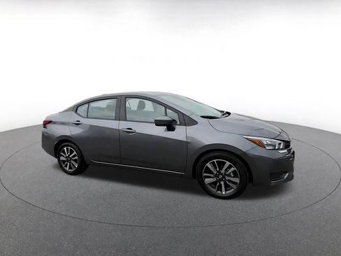 Used 2025 Nissan Versa SV image 2
