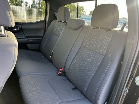 Used 2017 Toyota Tacoma TRD Off-Road image 19