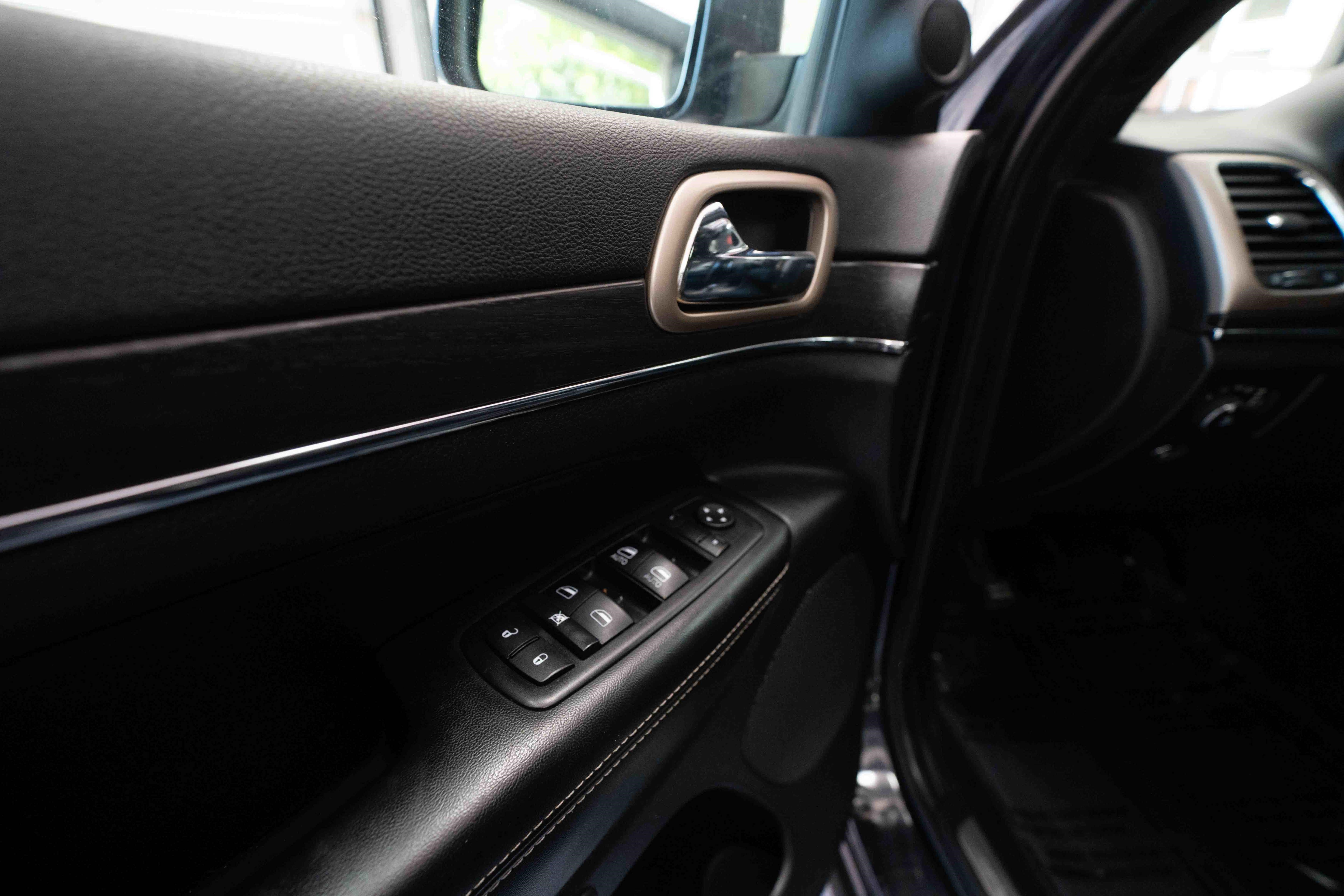 Used 2015 Jeep Grand Cherokee Limited AWD/4WD image 7