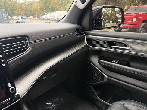 Used 2024 Jeep Wagoneer Series II w/ Flexible Seating Group image 25