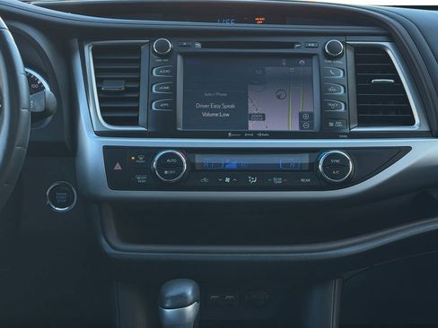 Used 2019 Toyota Highlander XLE image 17