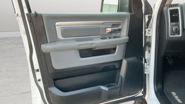 Used 2019 RAM 1500 Classic SLT AWD/4WD image 18