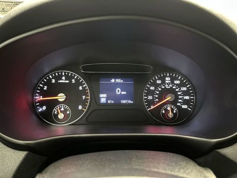 Used 2020 Kia Sorento LX image 14