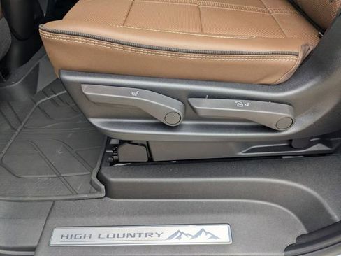 New 2026 Chevrolet Suburban High Country AWD/4WD image 30