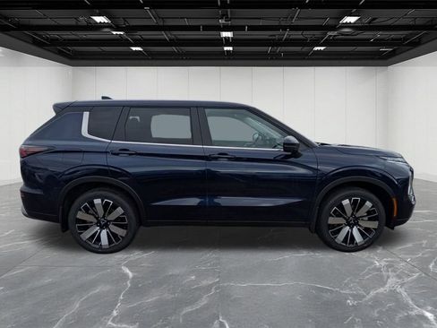 New 2026 Mitsubishi Outlander SE AWD/4WD image 6