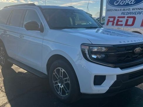 New 2026 Ford Expedition Active image 2