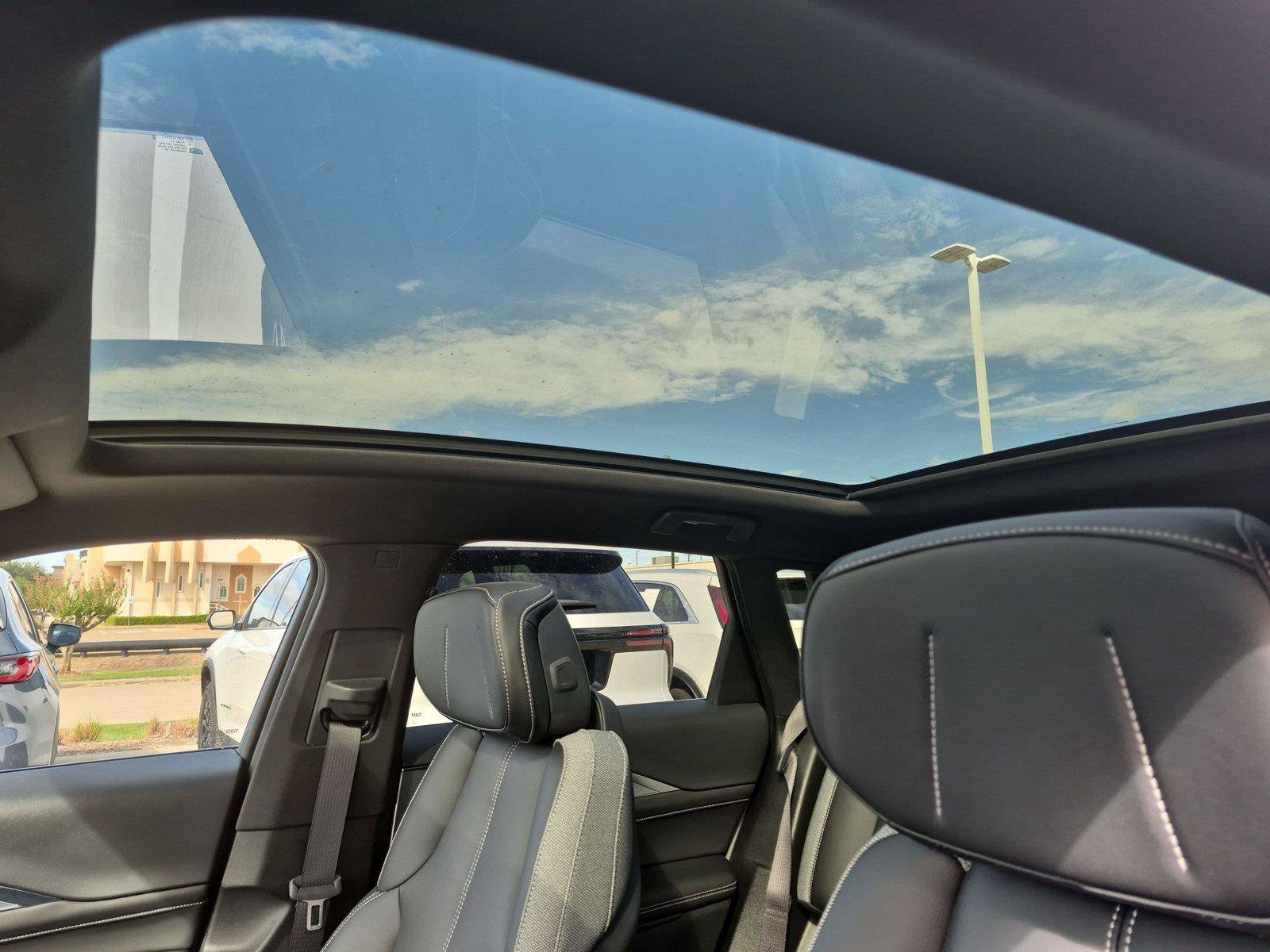 Used 2024 Cadillac Lyriq Tech AWD/4WD image 9