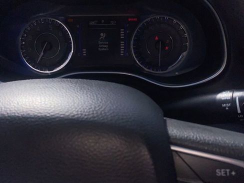 Used 2016 Chrysler 200 Limited image 5