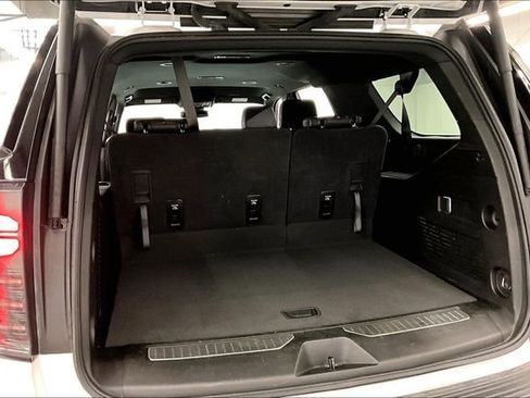 Used 2025 Chevrolet Suburban Z71 image 43