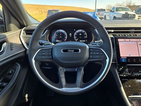 New 2025 Jeep Grand Cherokee Limited image 18