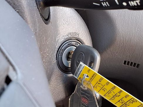 Used 2005 Toyota Corolla image 26