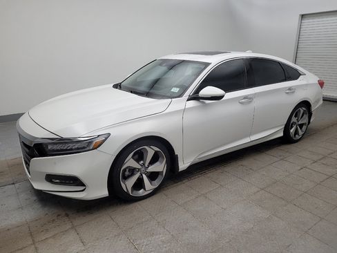 Used 2019 Honda Accord Touring image 2