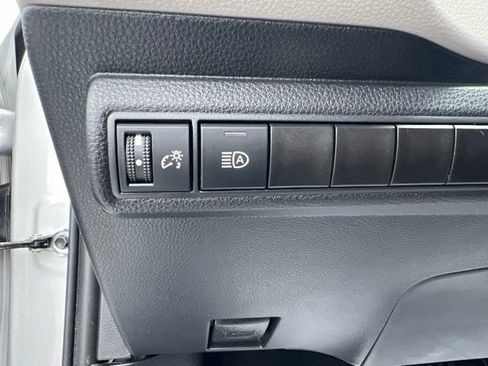 Used 2025 Toyota Corolla LE FWD image 10