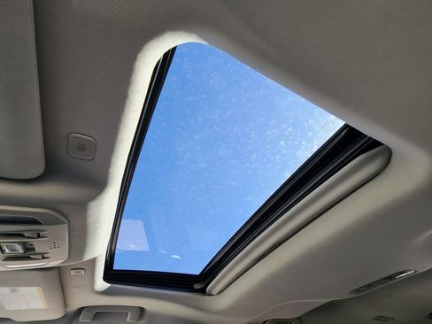 Used 2023 Toyota Highlander Limited image 28