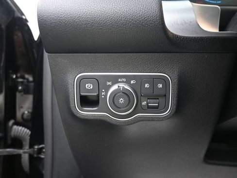 Used 2022 Mercedes-Benz GLB 250 4MATIC image 20