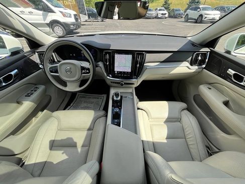 Used 2025 Volvo V60 B5 Cross Country Ultra AWD/4WD image 12
